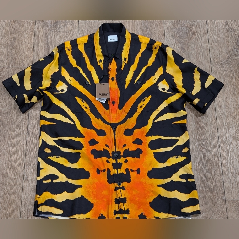 $1250 Mens BURBERRY Tiger Print Silk SS Button Up Shirt Bright Orange Small